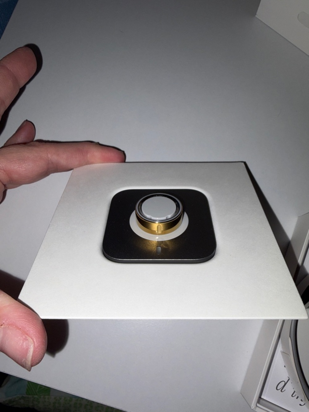 Oura Ring 4 Gold - Picture 5 of 10